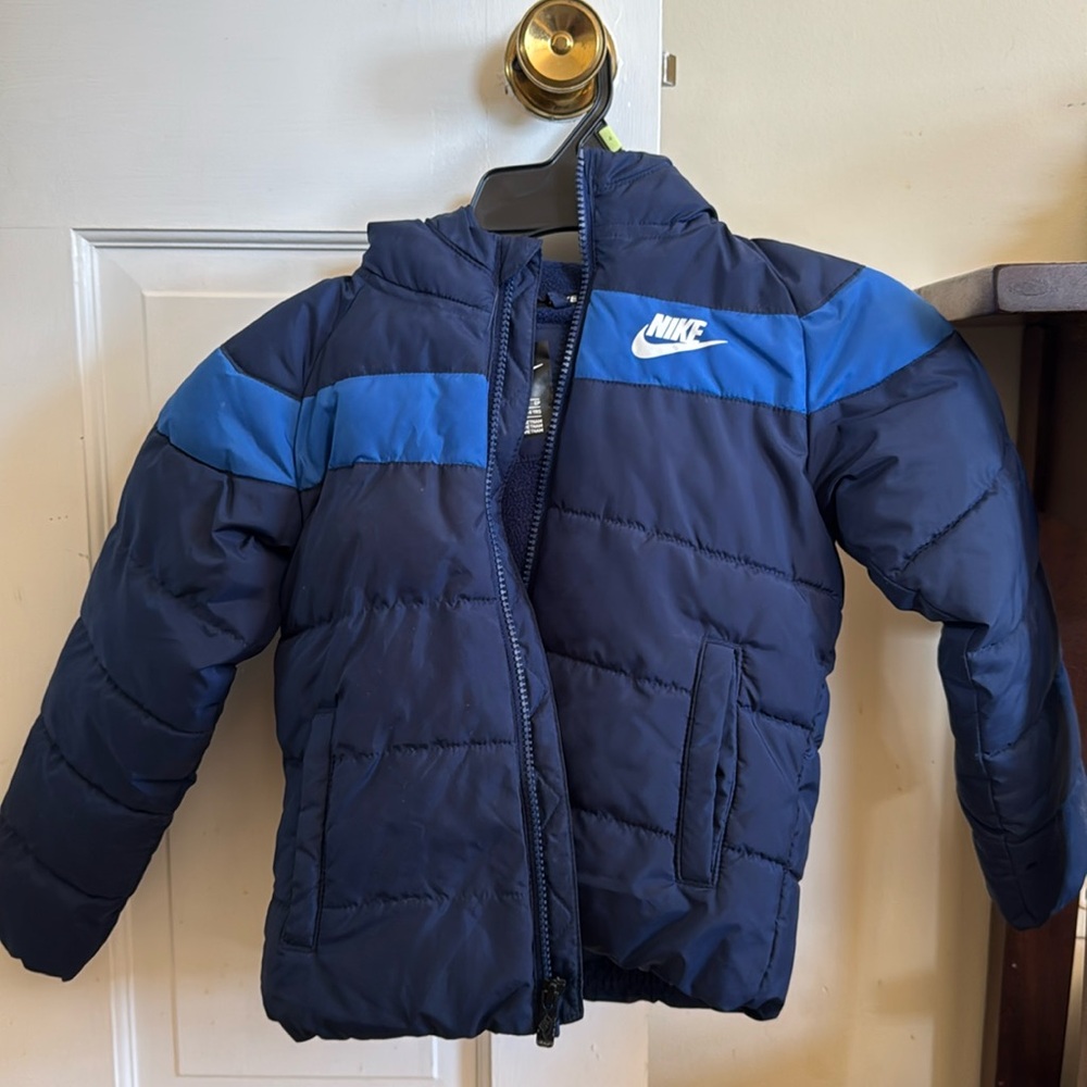 Nike kids puffer jacket size 4